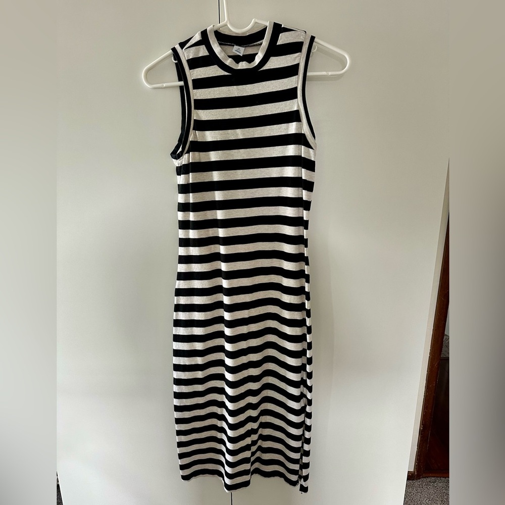 Old Navy Black and White Sleeveless Midi Dress